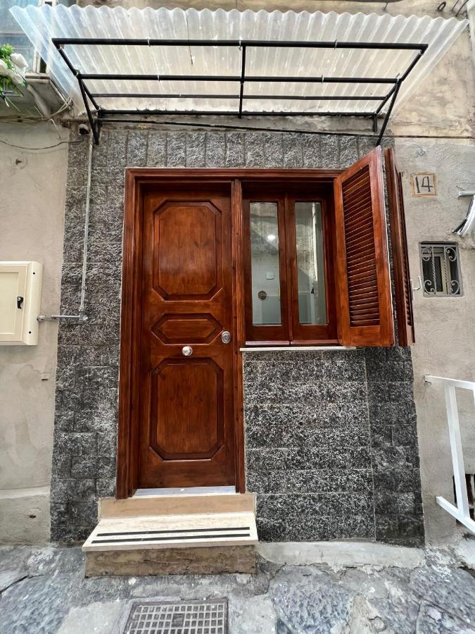 La Casetta Di Assunta Napoli Bagian luar foto